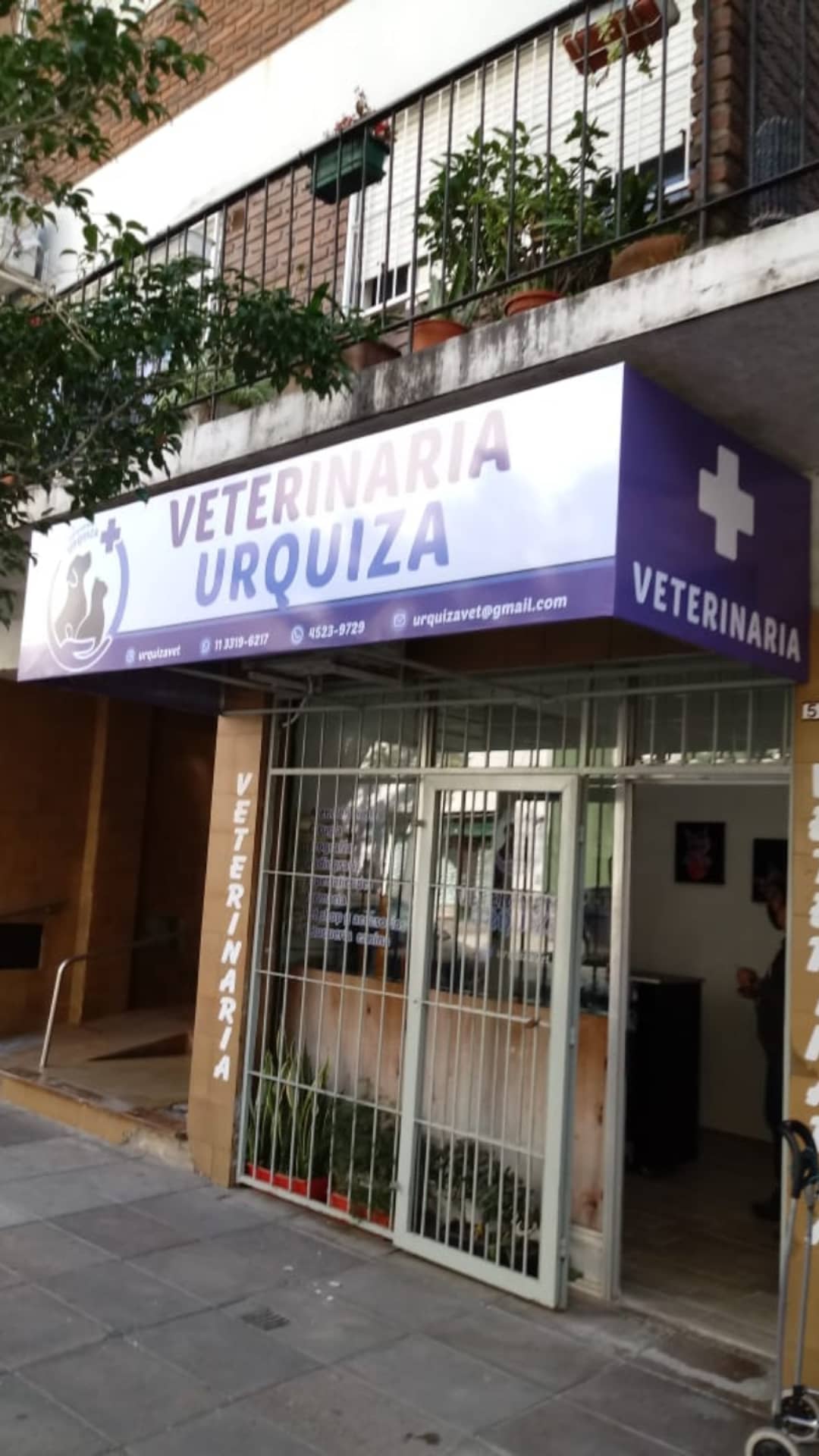 Fachada boutique de Veterinaria Urquiza